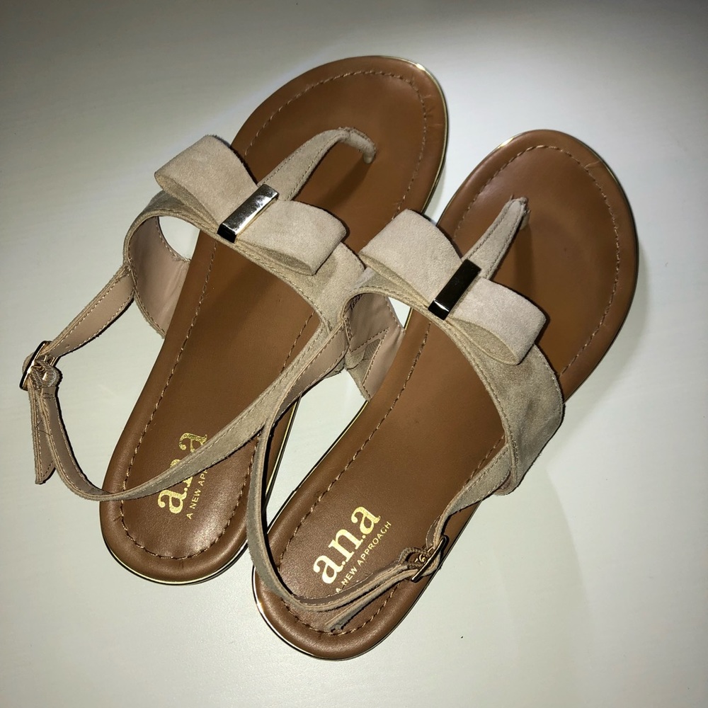 Cream/Beige Suede Sandals with bow and gold detail